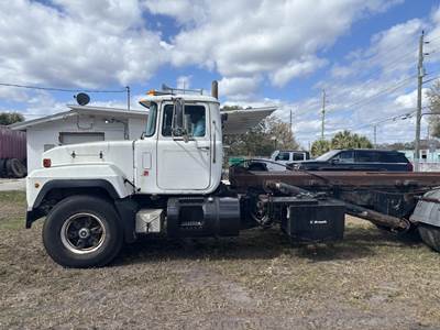 Mack RD600 Day Cab Truck
