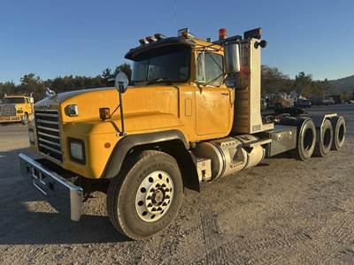 Mack RD688S Day Cab Truck
