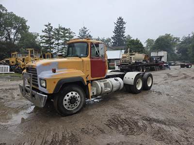 Mack RD688S Day Cab Truck