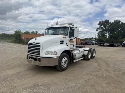 Mack Vision CXN613 Day Cab Truck
