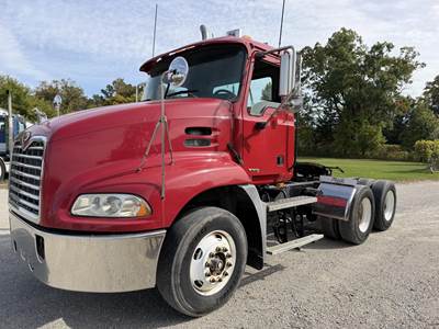 Mack Vision CXN613 Day Cab Truck
