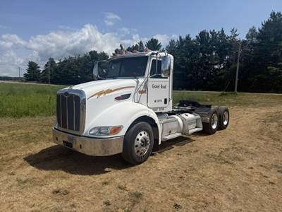 Peterbilt 384 Day Cab Truck