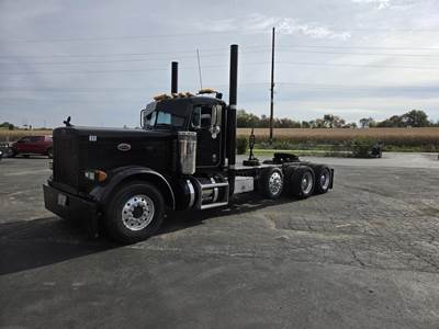 Peterbilt Day Cab Truck