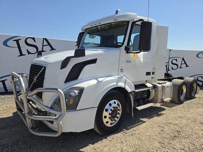 Volvo VNL64T300 Day Cab Truck