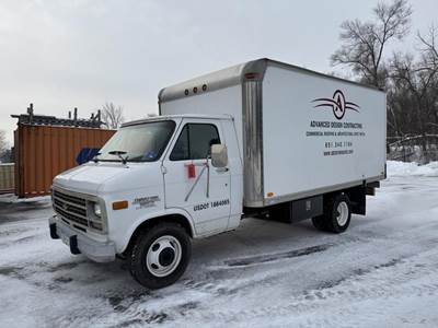 Chevrolet Express 3500 Box Truck