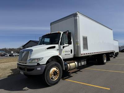 International DuraStar 4300 Box Truck