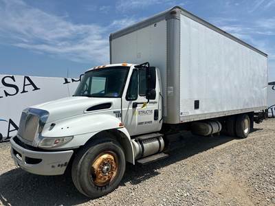 International DuraStar 4300 Box Truck