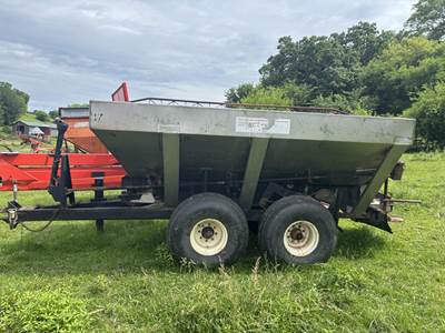 Adams DRY FERTILIZER SPREADER Pull-Type Dry Fertilizer Applicator