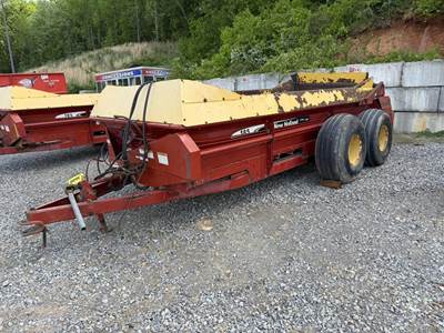 New Holland 185 Dry Manure Spreader