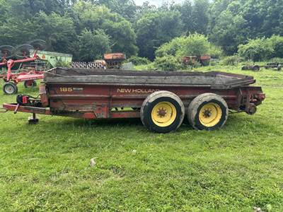 New Holland 185 Dry Manure Spreader