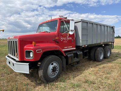International S2600 Dump Truck