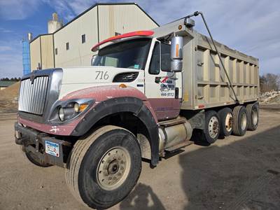 International WorkStar 7600 Dump Truck