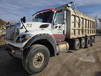 International WorkStar 7600 Dump Truck