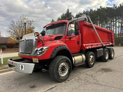 International WorkStar 7600 Dump Truck