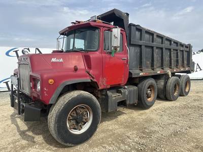 Mack DM686S Dump Truck