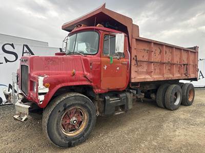 Mack DM686S Dump Truck