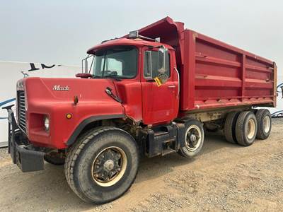 Mack DM688S Dump Truck