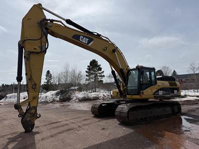 Caterpillar 330D Excavator