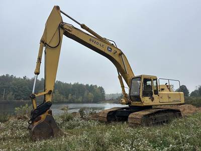 John Deere CK892D Excavator