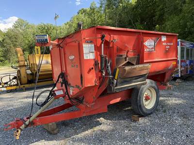 Kuhn 3125 Feed Wagon