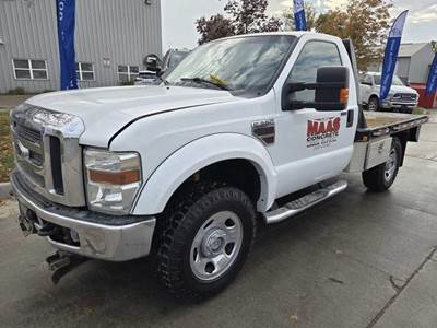 Ford F-350 XLT Flatbed Truck