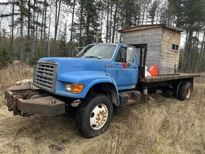 Ford F-800 Flatbed Truck
