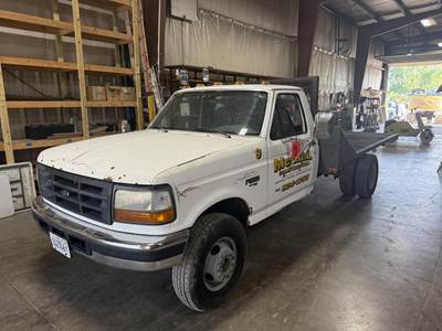 Ford Super Duty Flatbed Truck