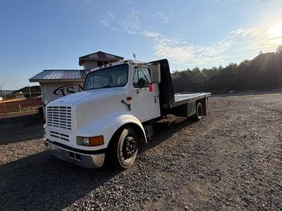 International 4700 Flatbed Truck