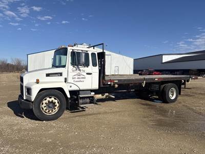 Mack Midliner CS200 Flatbed Truck