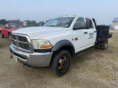 RAM 3500 Flatbed Truck