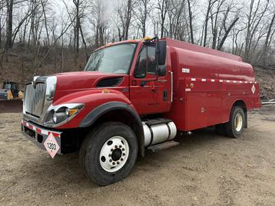 International WorkStar 7400 Fuel & Lube Truck