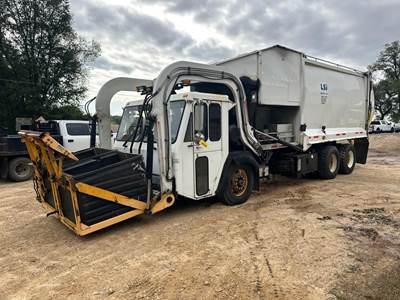 Crane Carrier (CCC) Side Load Garbage Truck