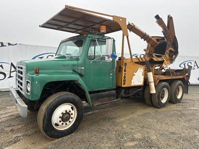 International S1900 Logging Truck