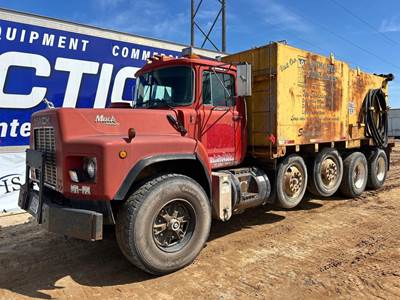 Mack RB688S Mixer / Ready Mix / Concrete Truck