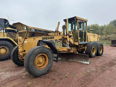 Dresser 830 Motor Grader