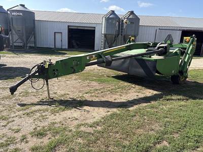 John Deere 635 Pull-Type Mower Conditioner/Windrower