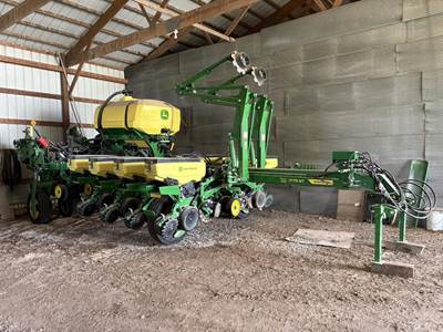 John Deere 1775NT Planter / Row Unit