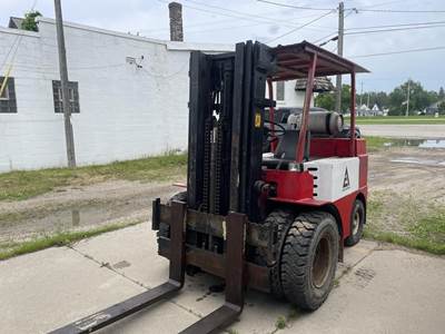 Allis-Chalmers ACP60BPS Pneumatic Tire Forklift