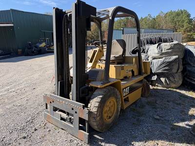 Caterpillar V80C Pneumatic Tire Forklift