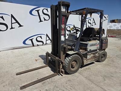 Komatsu FG25T-11 Pneumatic Tire Forklift