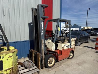 Nissan 60 Pneumatic Tire Forklift