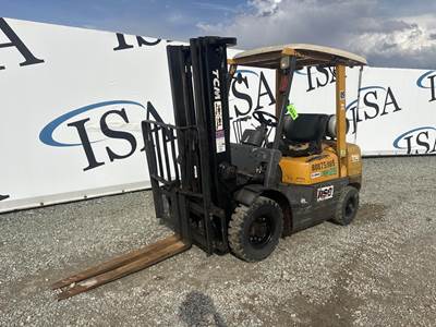 TCM FG25N5T Pneumatic Tire Forklift