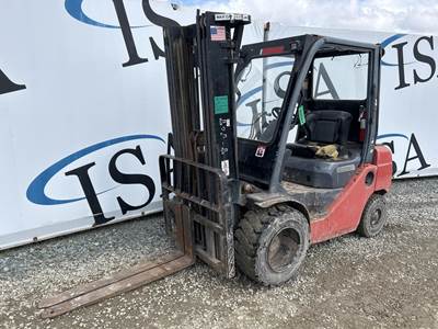 Toyota 8FDU25 Pneumatic Tire Forklift