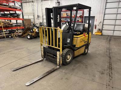Yale GLP040AE Pneumatic Tire Forklift