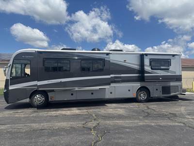 Fleetwood REVOLUTION LE 40L RV