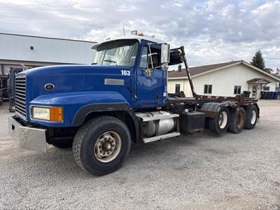 Mack CL713 Roll Off Truck