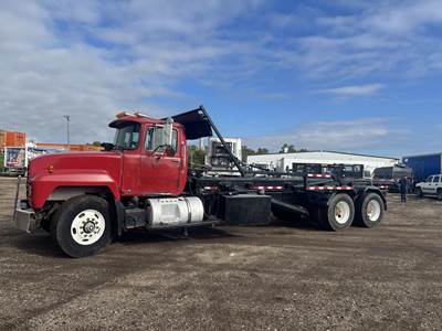 Mack RD688S Roll Off Truck