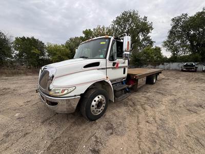 International DuraStar 4300 Rollback Tow Truck