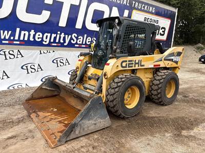 Gehl V400 Track Skid Steer