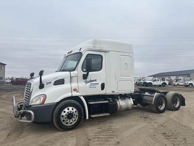 Freightliner Cascadia 113 Sleeper Semi Truck